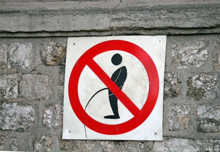 Sign indicating no public urination